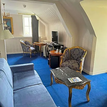 Chateau Le Prieure Saumur - La Maison Younan 4*