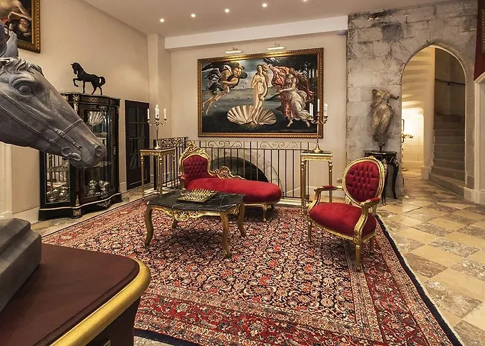 Hotel Chateau Le Prieure Saumur - La Maison Younan 4*